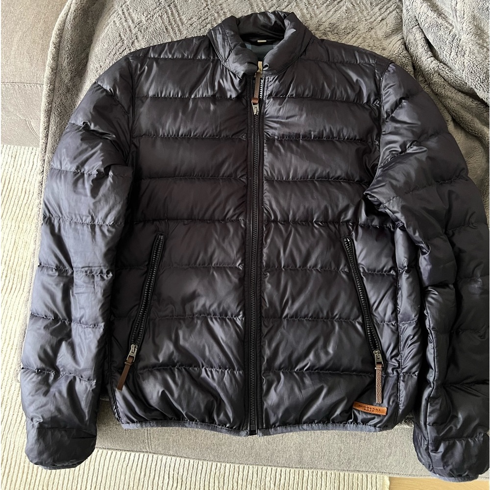 Mens dark blue puffer light weight jacket with zipper great condition Burberry